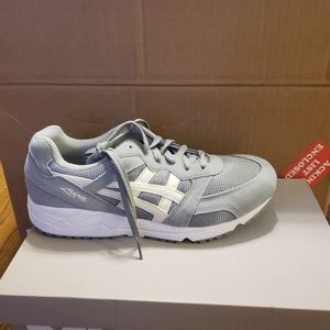 New Shoes never worn Mens size 12